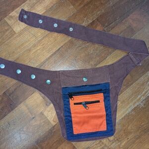 Waist bag with snaps